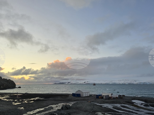 Българският научноизследователски кораб "Св. св. Кирил и Методий" ще отплава около о. Ливингстън за пробонабиране