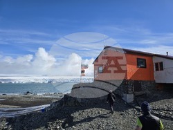 Антарктида - остров Ливингстън - научноизследователски кораб "Св. Кирил и Методий" - база "Св. Климент Охридски"