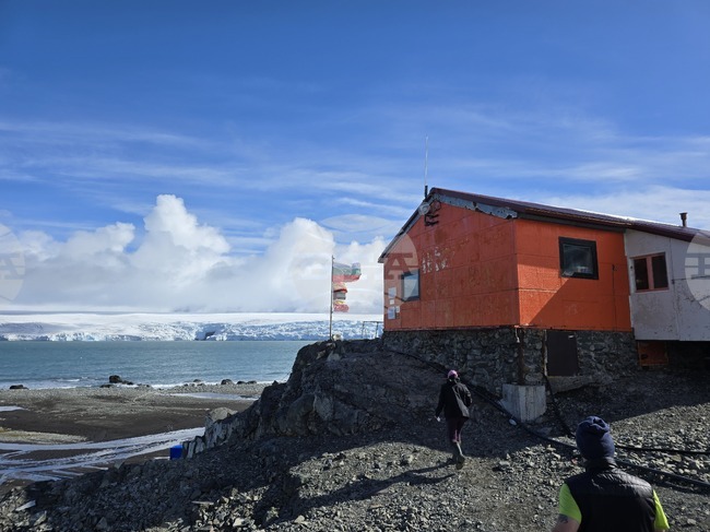 Bulgarian Antarctic Team Begins Sample Collection Around Livingston Island