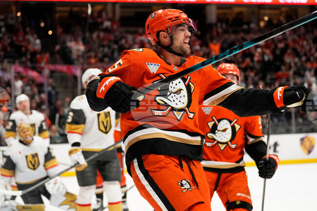 Анахайм се наложи над Уинипег след продължение в двубой от НХЛ