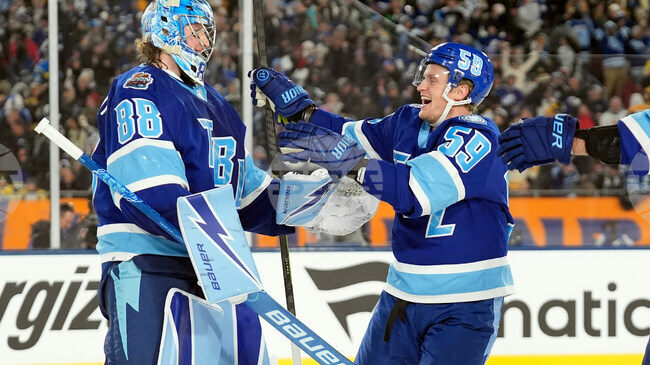 Лидерът в Източната конференция на НХЛ Тампа Бей навакса пасив от четири гола и победи Бостън след изпълнение на дузпи