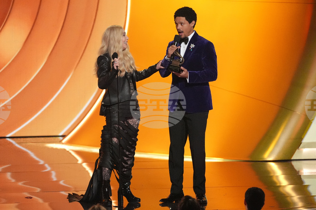 Доналд Тръмп заплашва да съди водещия на наградите "Грами"