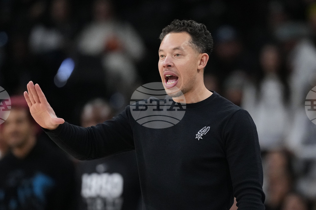 Старши треньорът на Сан Антонио Спърс Мич Джонсън ще бъде начело на един от отборите в Мача на звездите в НБА