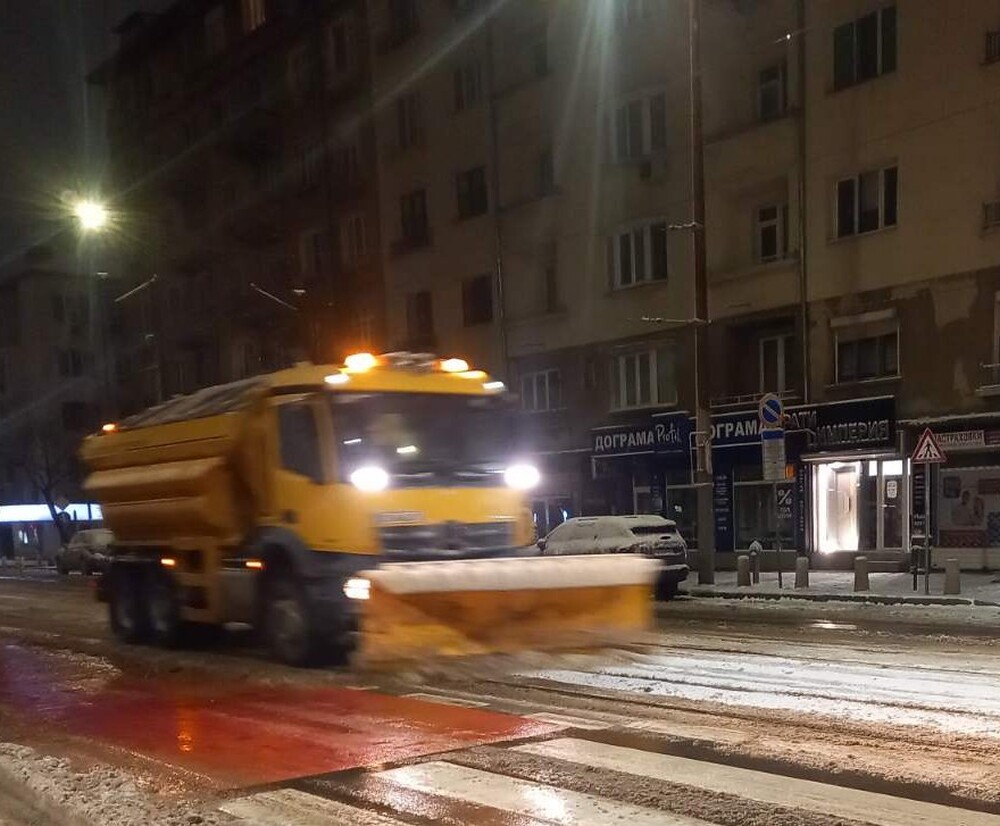 СО: 118 снегопочистващи машини са работили през нощта на територията на столицата