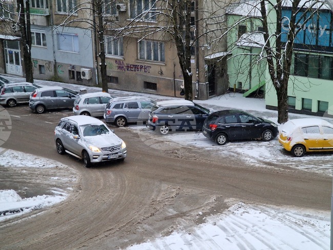 Главните улици във Велико Търново са почистени до асфалт, снегорините продължават да работят на терен
