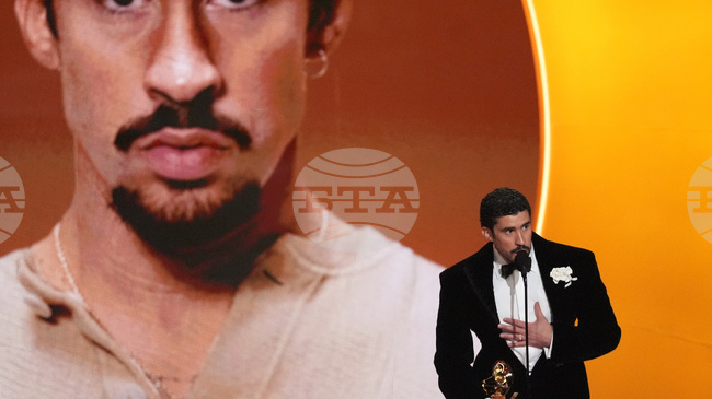 Бед Бъни сътвори история на наградите "Грами", спечелвайки водещото отличие с испаноезичен албум