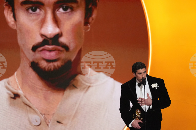 Бед Бъни сътвори история на наградите "Грами", спечелвайки водещото отличие с испаноезичен албум