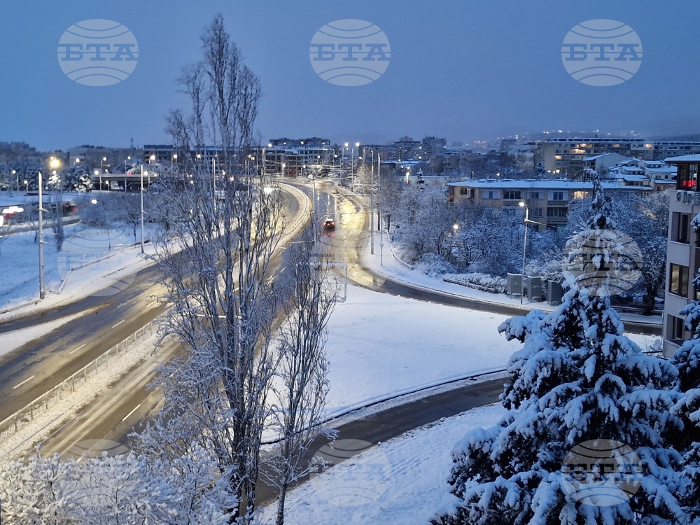 В Стара Загора 22 машини и служители на „Чистота“ и „Озеленяване“ към местната администрация почистват пътната мрежа