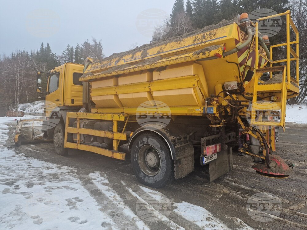 Пътищата в Ловешко са проходими при зимни условия, Троянският проход и Шипково-Рибарица остават затворени за движение на камиони над 12 т