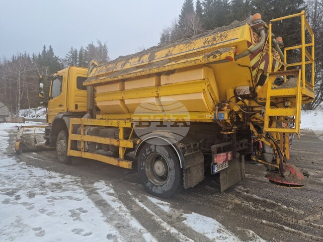Пътищата в Ловешко са проходими при зимни условия, Троянският проход и Шипково-Рибарица остават затворени за движение на камиони над 12 т