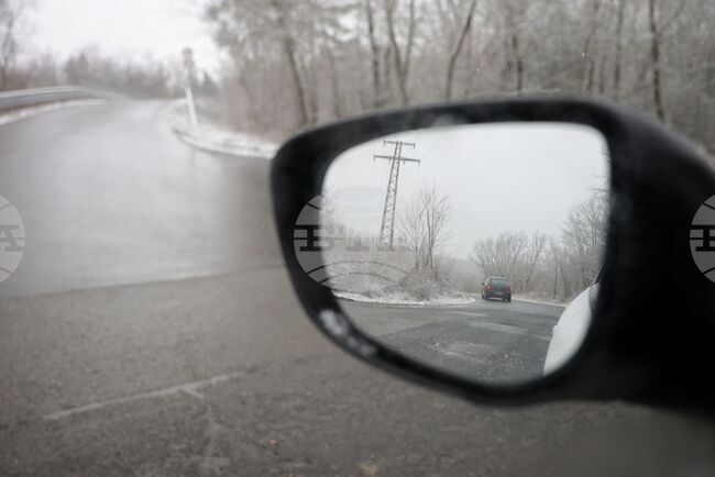 Над 1200 машини почистват републиканските пътища от снега, трасетата са проходими при зимни условия, съобщиха от АПИ