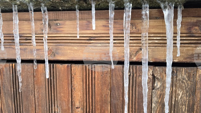 В Ловешка област няма проблеми с проходимостта на пътищата и с електрозахранването, по данни на областната администрация 