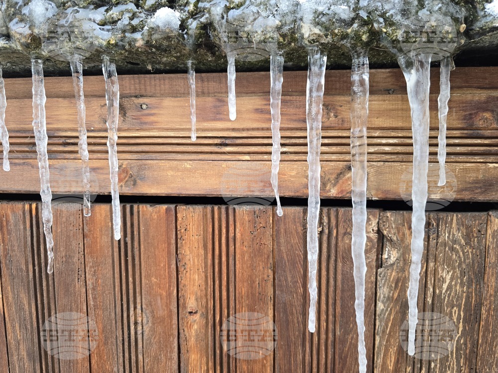 В Ловешка област няма проблеми с проходимостта на пътищата и с електрозахранването, по данни на областната администрация 