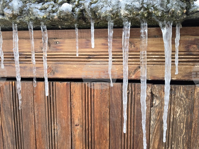 В Ловешка област няма проблеми с проходимостта на пътищата и с електрозахранването, по данни на областната администрация 