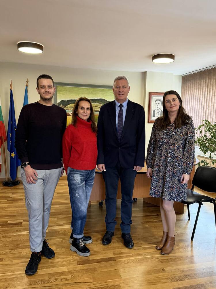  В Разлог трима квалифицирани специалисти са част от екипа на Местната комисия за борба с противообществените прояви на малолетни и непълнолетни