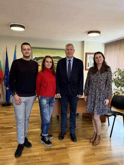  В Разлог трима квалифицирани специалисти са част от екипа на Местната комисия за борба с противообществените прояви на малолетни и непълнолетни