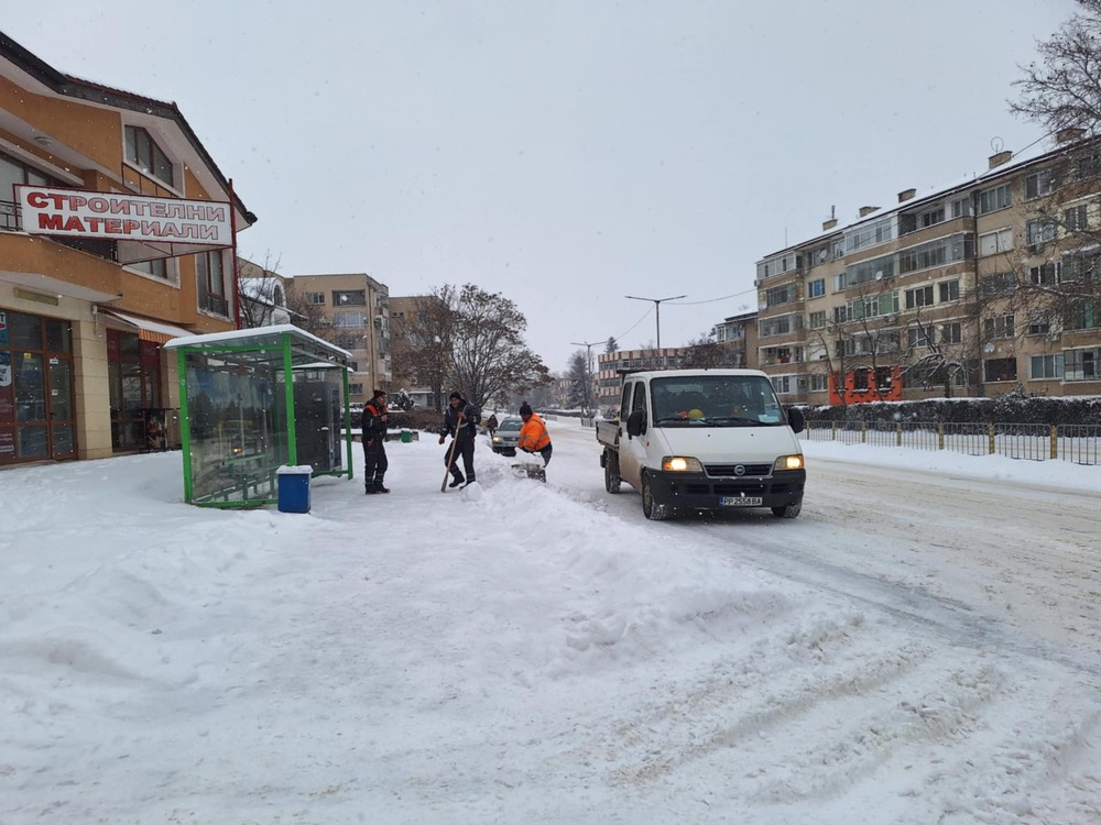 Улиците в Разград са почистени, разчистват се тротоари и автобусни спирки