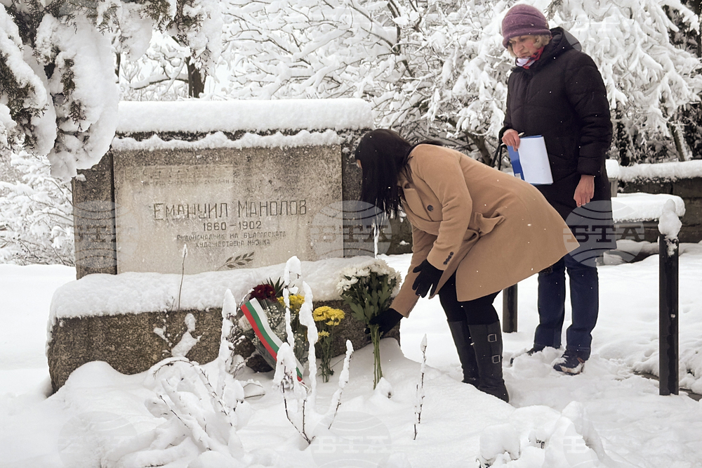 Казанлък почита паметта на композитора Емануил Манолов