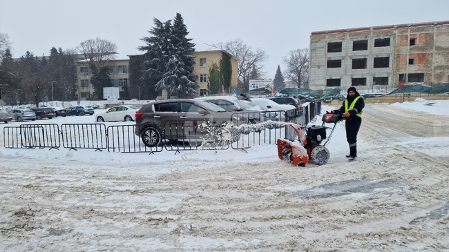 Снегопочистващите машини продължават работа по уличната и пътната мрежа на територията на община Шумен