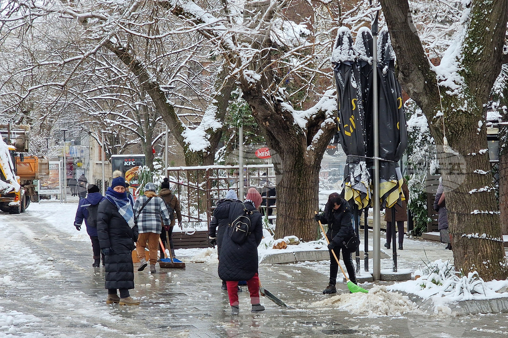 Стара Загора - сняг - почистване