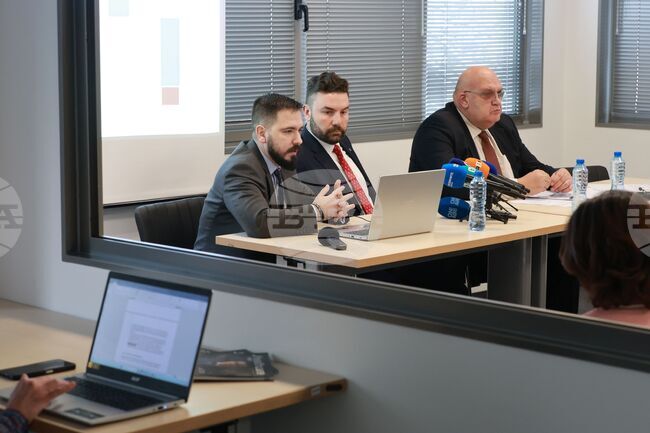 На 77% от клиничните пътеки трябва да се повишат цените, каза икономистът Аркади Шарков 