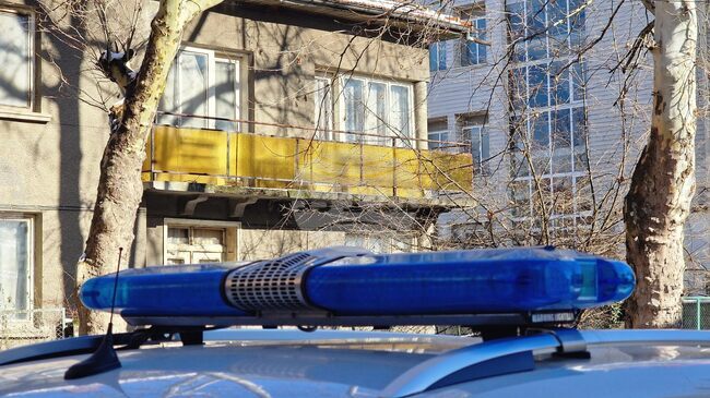 Мъж на 42 години е задържан след сигнал, че в нетрезво състояние отправял заплахи към жена си и детето им в Троян