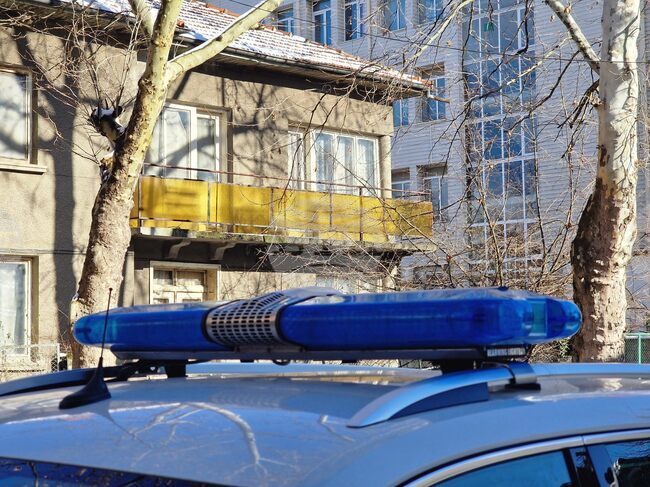 Мъж на 33 години от Троян е задържан след сигнал за физическо насилие срещу майка си