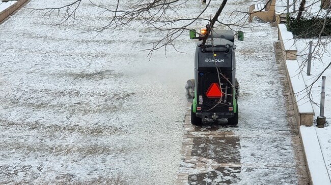 Постепенно се нормализира зимната обстановка в Ямболска област, съобщиха от областната администрация