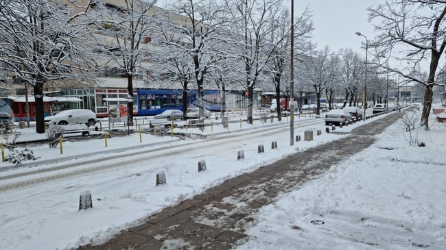 Над 221 тона инертни материали за разледяване са използвани по улиците в Община Враца през последното денонощие 