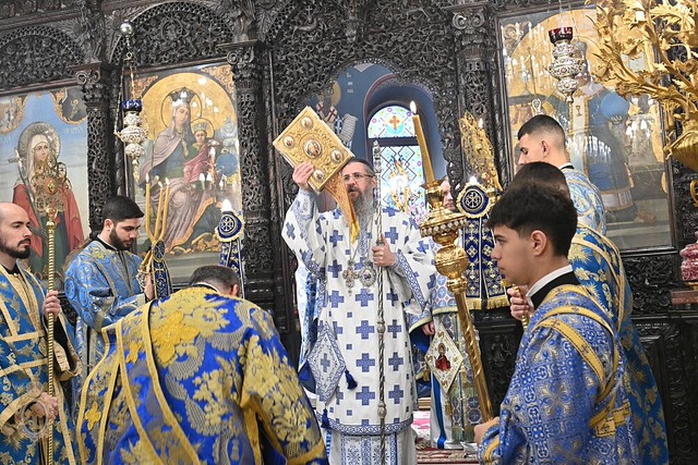 Сретение Господне е празник на тайната искрена среща, каза Белоградчишкият епископ Поликарп в Пловдив