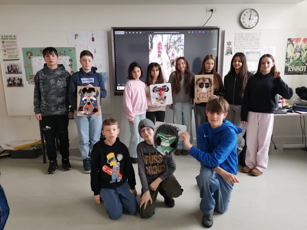 Кукерски маски изработваха ученици от Българския просветен център „Иван Вазов“ в Копенхаген 