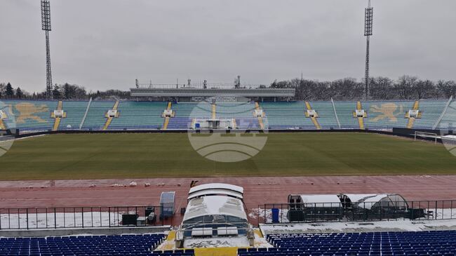 Теренът на стадион "Васил Левски" е почистен преди срещата Лудогорец - Левски