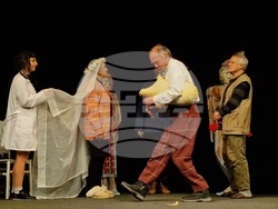 „Артисти със сребро в косите“ представят „Човекоядката", снимки – Даниел Димитров/БТА