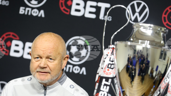 Треньорът на Лудогорец (Рз) Пер-Матиас Хьогмо показа уважение към Левски преди утрешния мач за Суперкупата и ги нарече "отбор с ясни идеи“