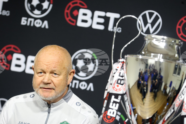 Треньорът на Лудогорец (Рз) Пер-Матиас Хьогмо показа уважение към Левски преди утрешния мач за Суперкупата и ги нарече "отбор с ясни идеи“