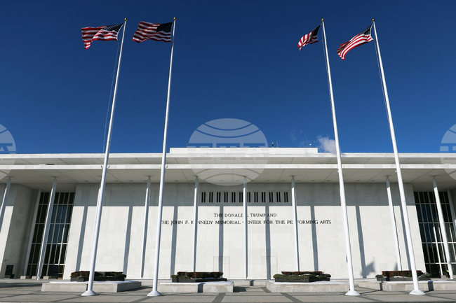 Музикантът, който отмени коледен концерт в Центъра за сценични изкуства „Кенеди“ във Вашингтон, поиска делото срещу него да бъде прекратено