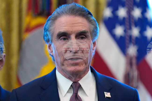 Американският вътрешен министър пристигна във Венецуела, за да обсъди енергетиката и полезните изкопаеми