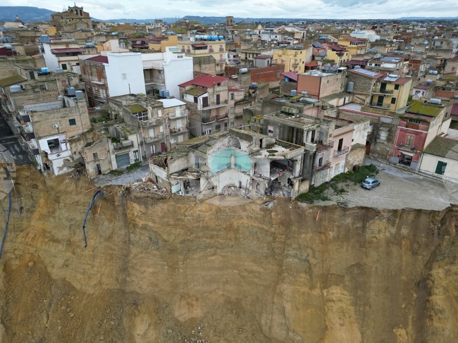 Правителството на Италия одобри 1,1 милиард евро за три италиански области, засегнати тежко от циклона „Хари“ 