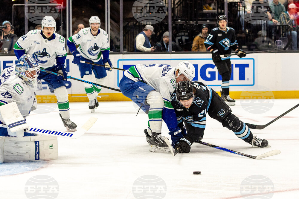 Canucks Mammoth Hockey