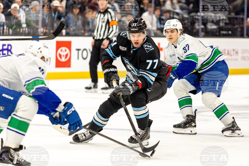 Canucks Mammoth Hockey