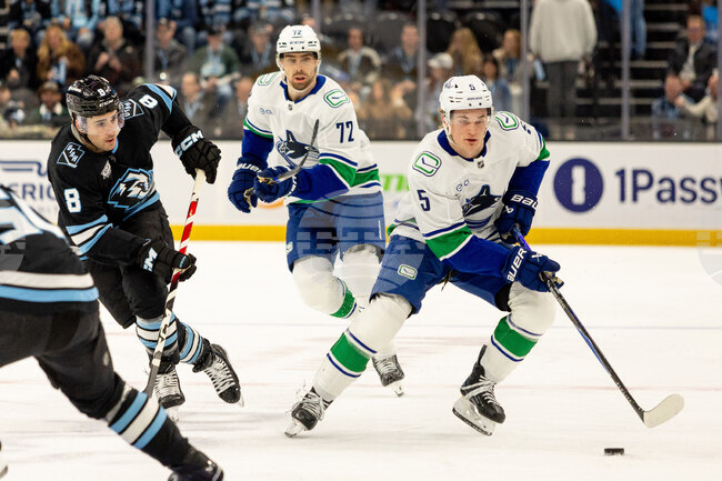 Детройт Ред Уингс се наложи над лидера в НХЛ Колорадо, четвърто поредно поражение за Флорида