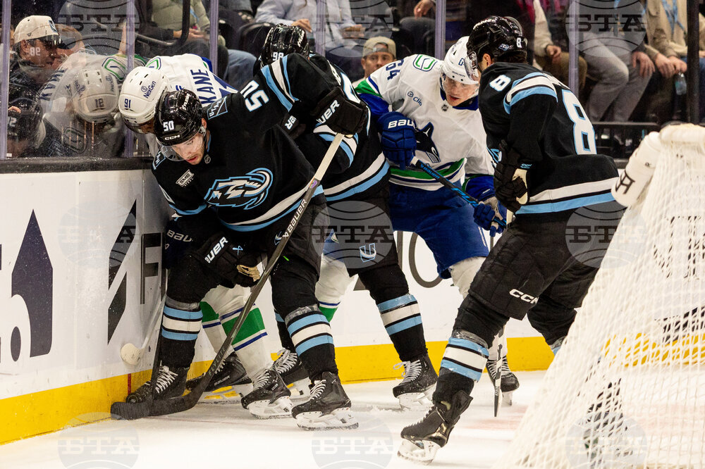 Canucks Mammoth Hockey
