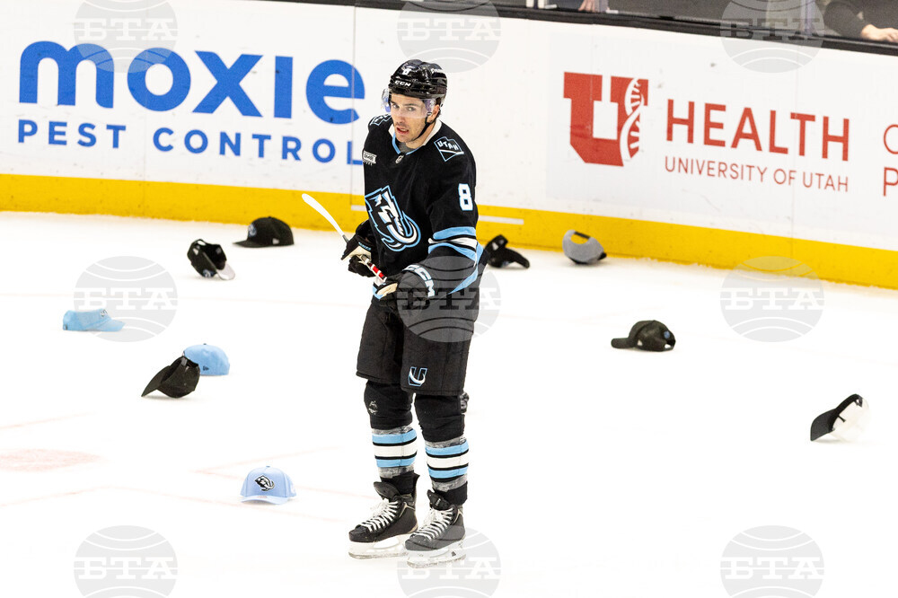 Canucks Mammoth Hockey