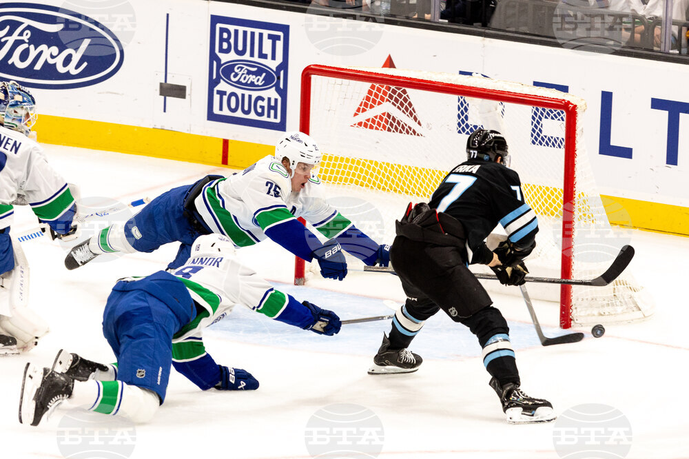 Canucks Mammoth Hockey