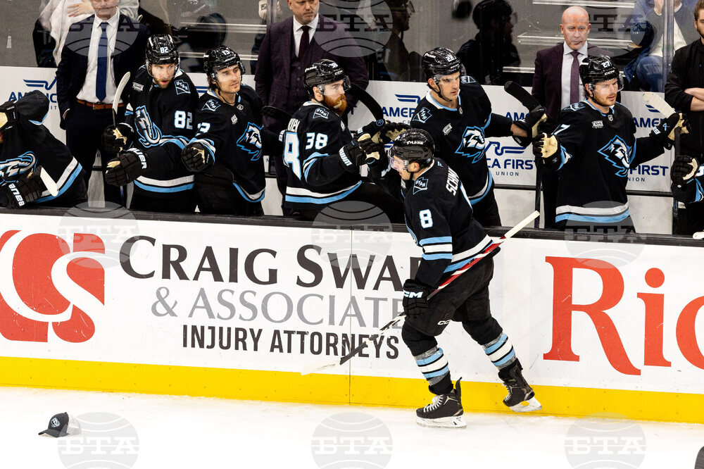 Canucks Mammoth Hockey