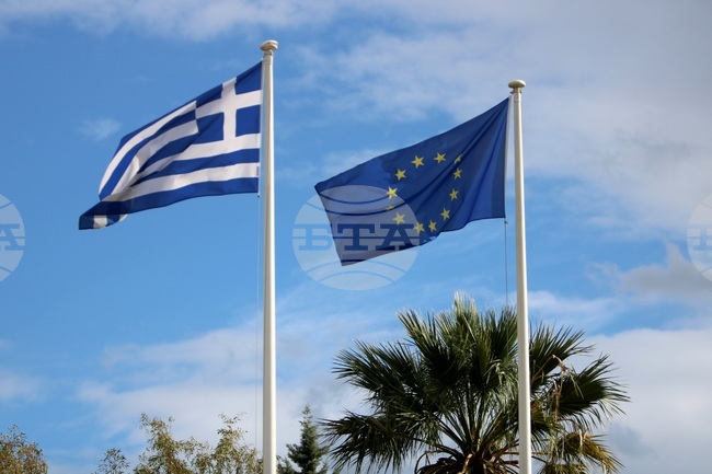 Държавни служители в Гърция ще прекъснат работата си за три часа днес с искане за увеличаване на заплатите