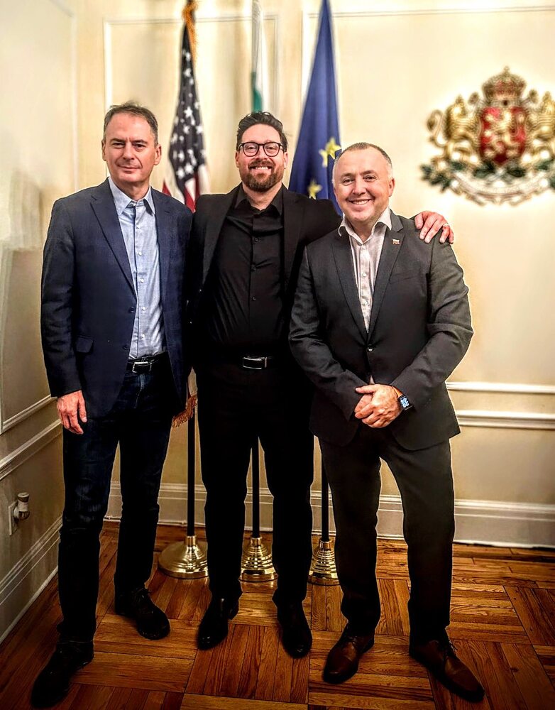 Генералното консулство на България в Ню Йорк домакинства годишната среща в Ню Йорк на завършилите Американския университет в България