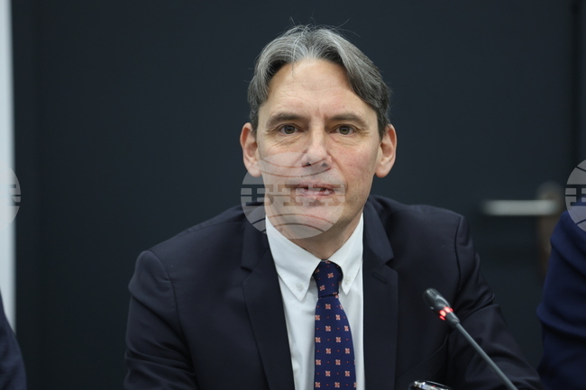 Политиката за безплатни детски лекарства остава без системен подход, смята доц. Васил Пандов относно искане на организации за разширяване на списъка им