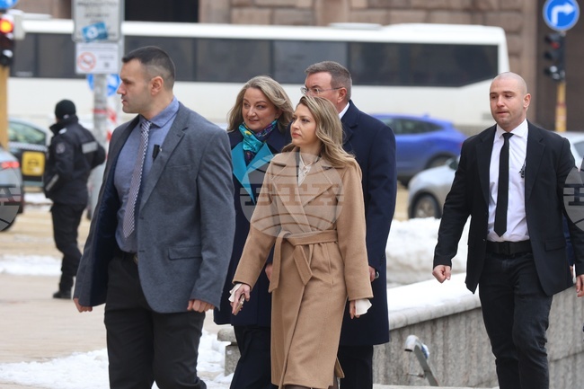 ГЕРБ-СДС - президент - консултации - пристигане