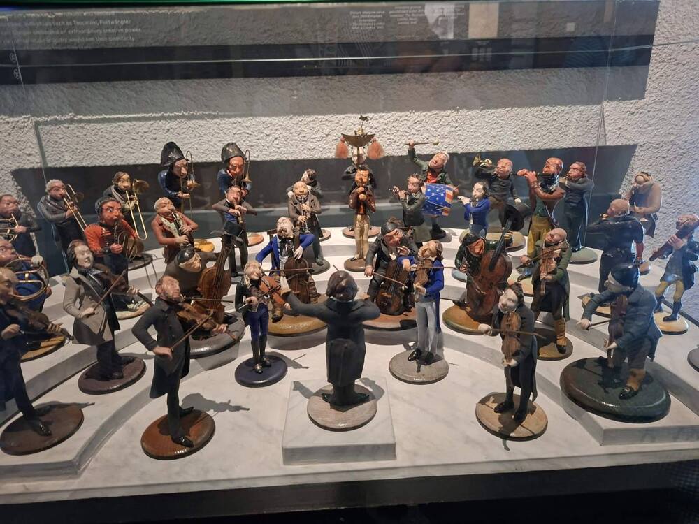 Родители и деца от училище „Ран Босилек“ в Брюксел посетиха Музея на музикалните инструменти в белгийската столица